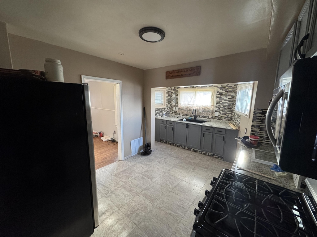 17125 Dora Street - Photo 4
