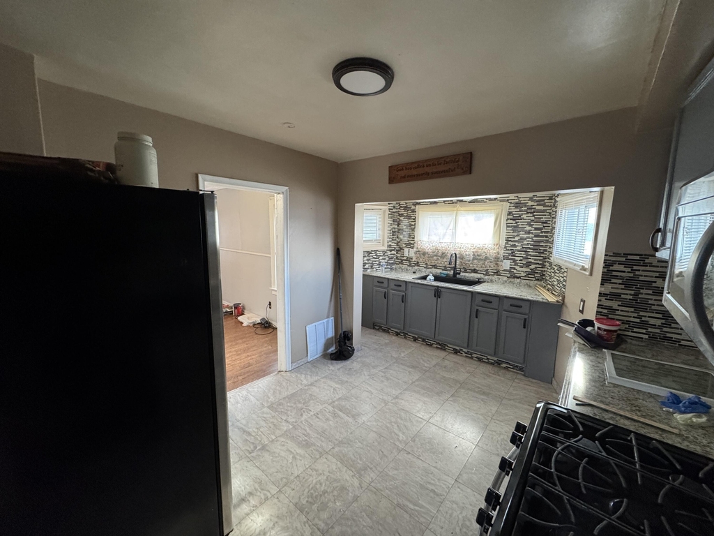 17125 Dora Street - Photo 5