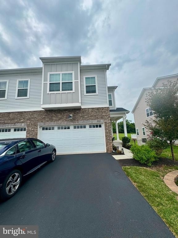 525 Buttonwood St - Photo 0