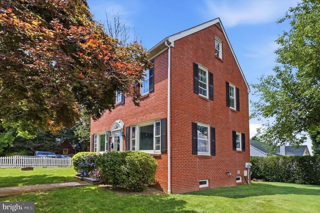 843 Taylor Street - Photo 1