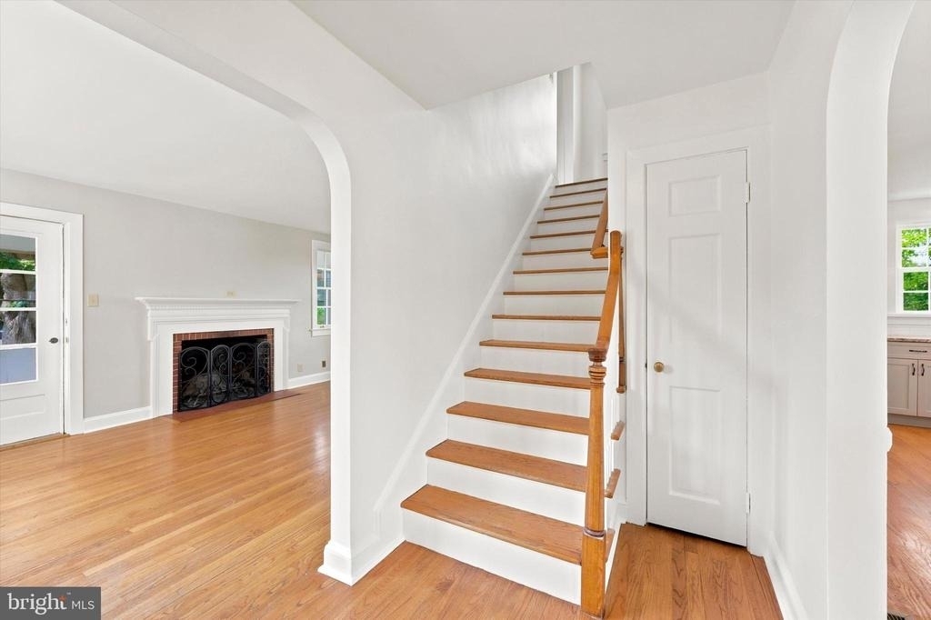 843 Taylor Street - Photo 2