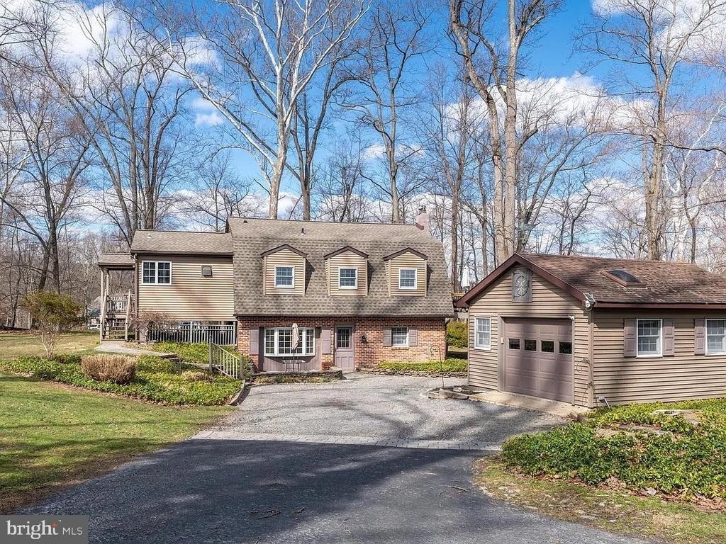 1596 River Road - Photo 1