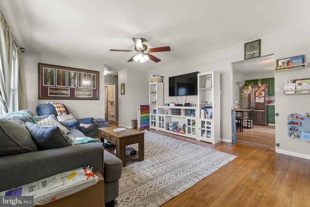 102 Washington - Photo 3