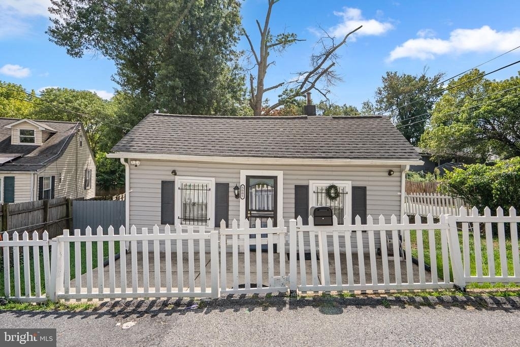 5001 Fable Street - Photo 0