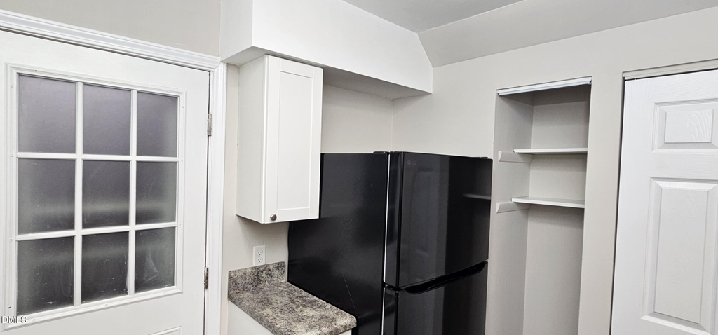 220 Elizabeth Street - Photo 4