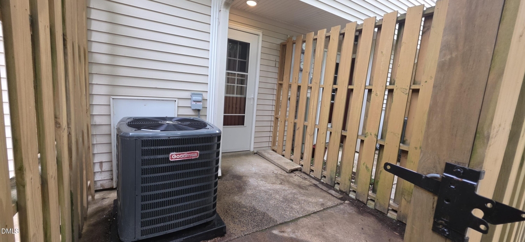 220 Elizabeth Street - Photo 29