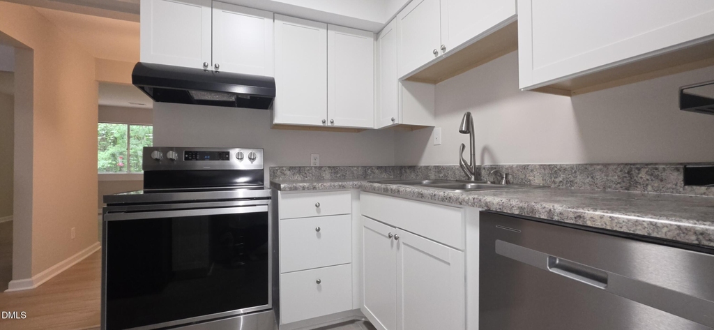 220 Elizabeth Street - Photo 3
