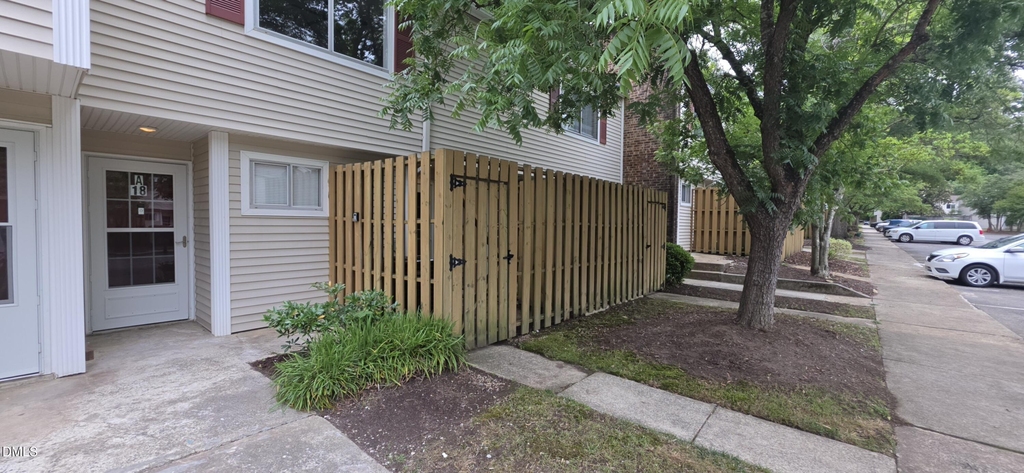 220 Elizabeth Street - Photo 0