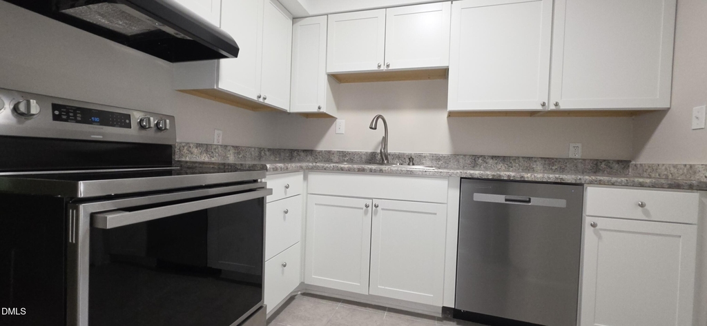 220 Elizabeth Street - Photo 2