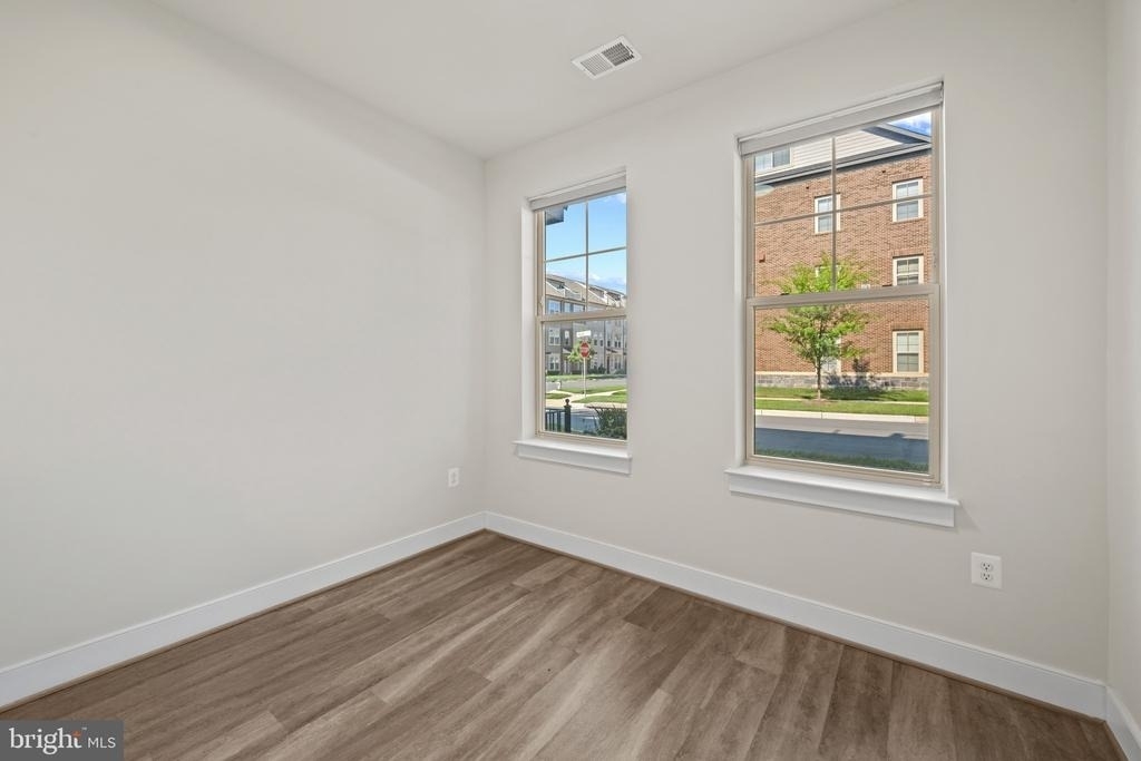 148 Stowe Drive - Photo 4