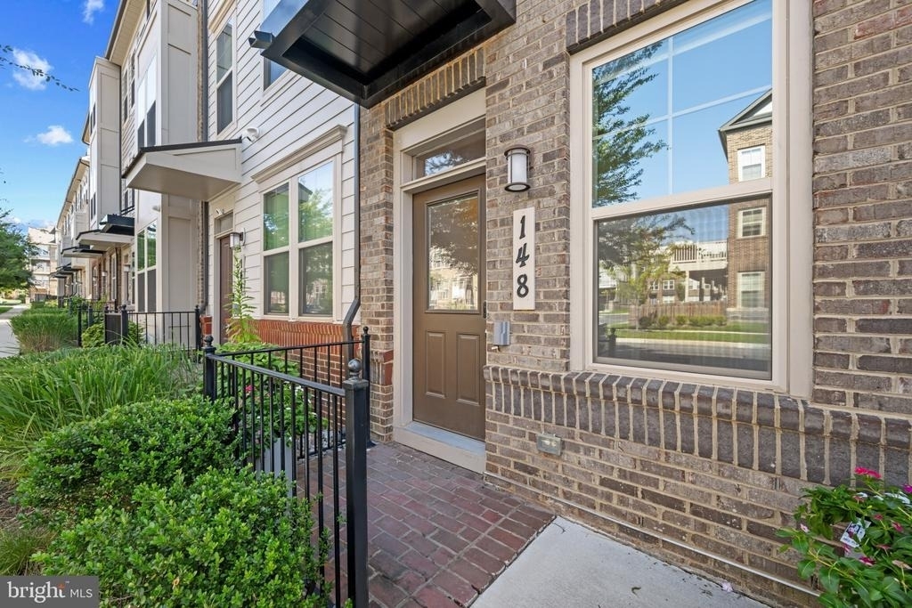 148 Stowe Drive - Photo 3