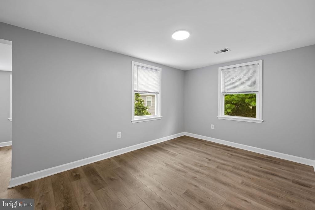 1520 Dorchester Avenue - Photo 15