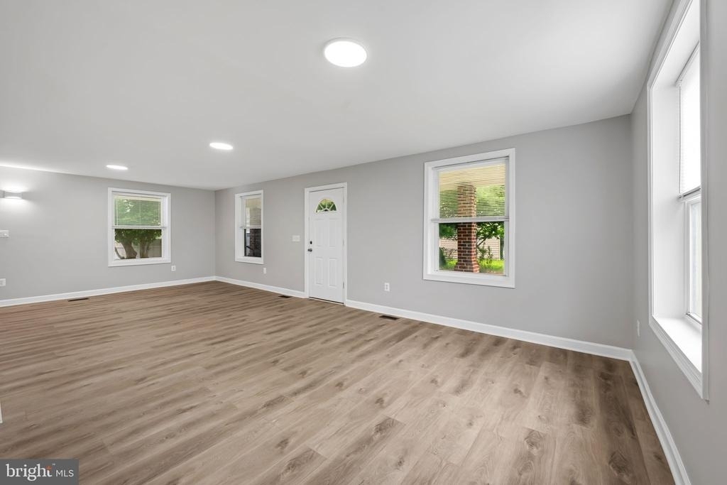 1520 Dorchester Avenue - Photo 4