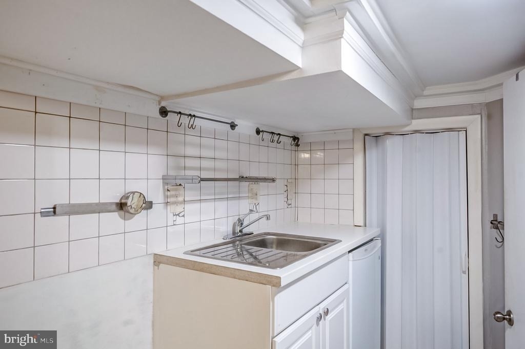 13 E Henrietta Street - Photo 20