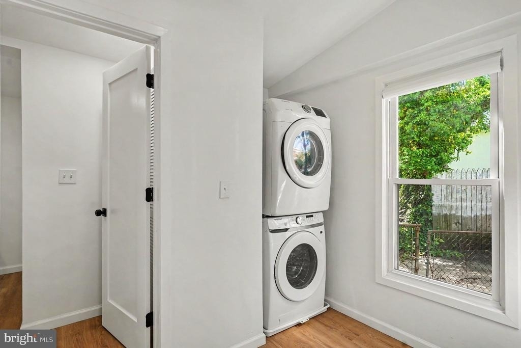 3033 Barclay Street - Photo 18
