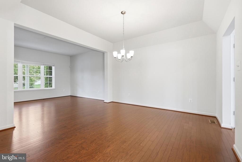7906 Sibley Way - Photo 7