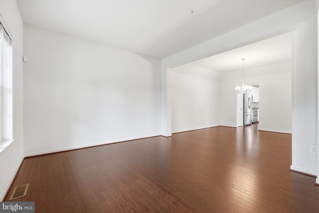 7906 Sibley Way - Photo 4