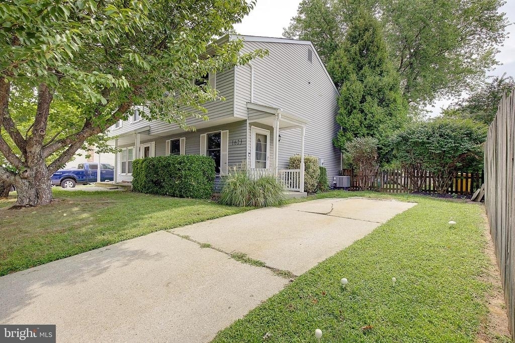 1623 Secretariat Drive - Photo 1