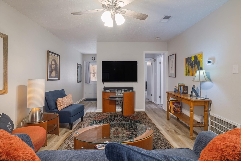 7406 Shadow Hill Dr - Photo 6