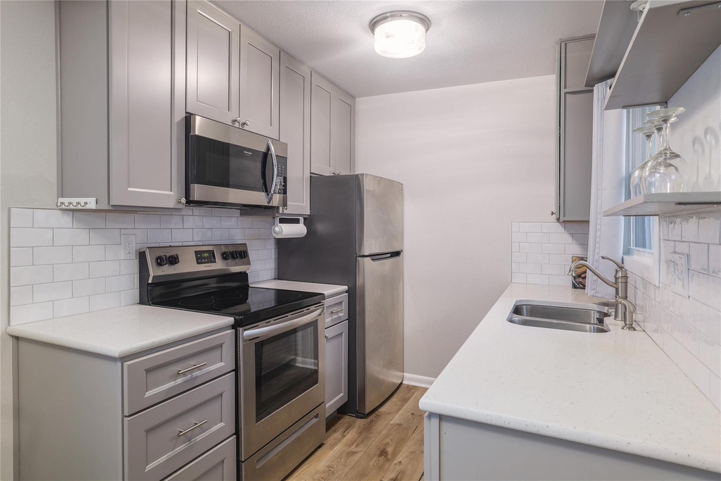 7406 Shadow Hill Dr - Photo 10
