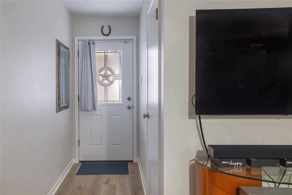 7406 Shadow Hill Dr - Photo 3