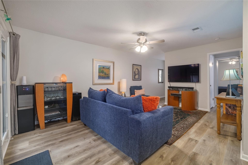 7406 Shadow Hill Dr - Photo 5