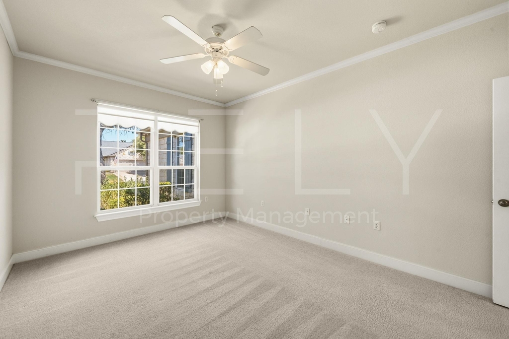 808 Armstrong Dr - Photo 20