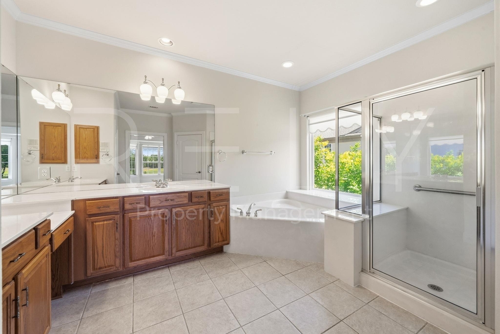 808 Armstrong Dr - Photo 18