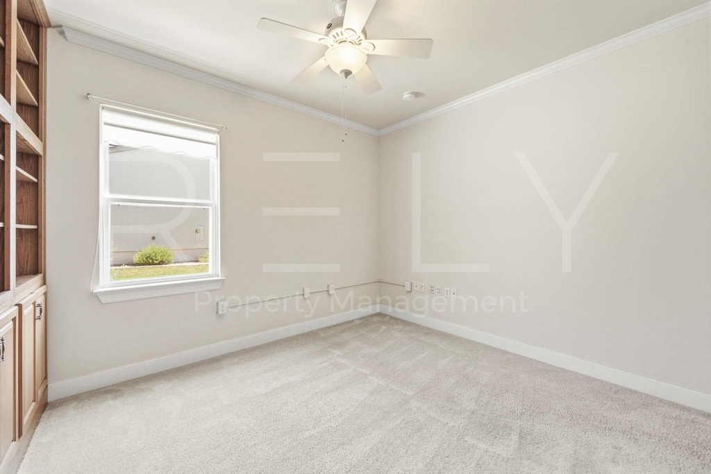 808 Armstrong Dr - Photo 26
