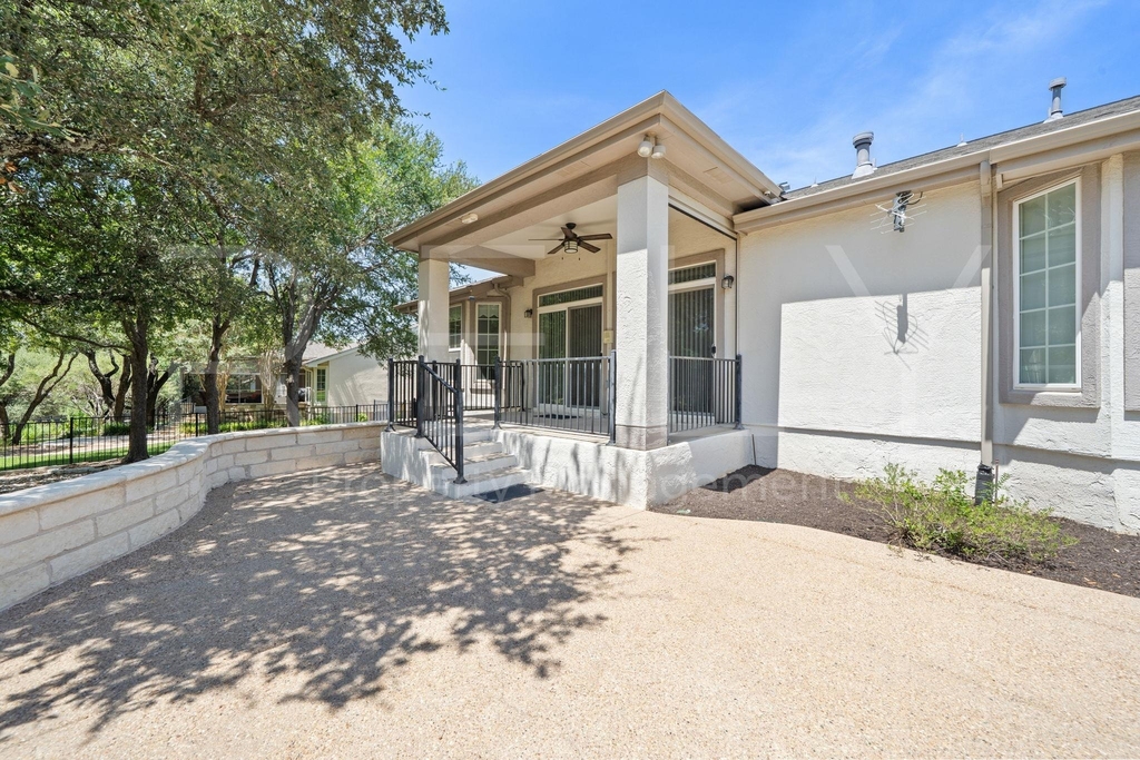 808 Armstrong Dr - Photo 32
