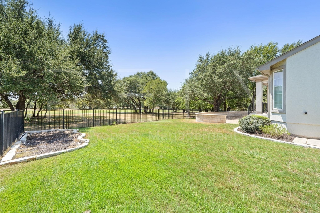 808 Armstrong Dr - Photo 34