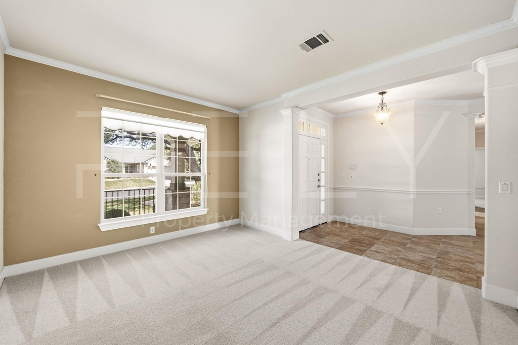 808 Armstrong Dr - Photo 11