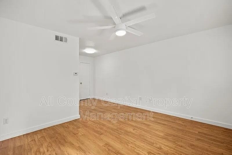 502 W 35th St - Photo 2