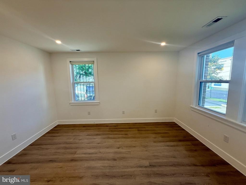 2920 8th Street Ne - Photo 2