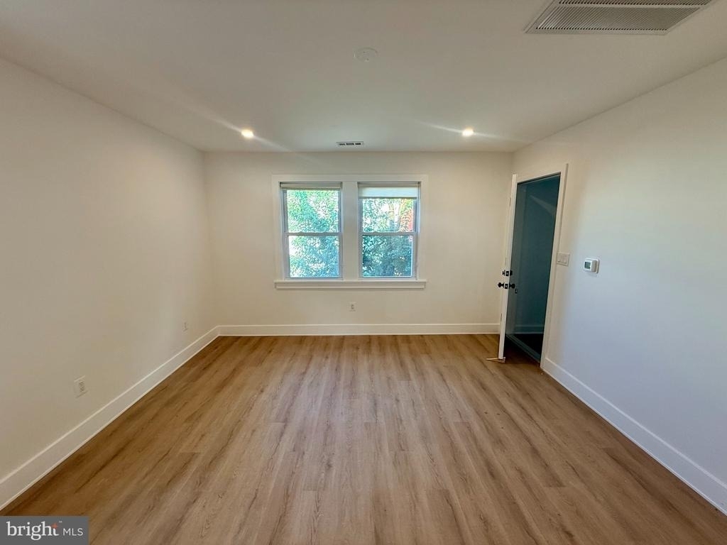 2920 8th Street Ne - Photo 3
