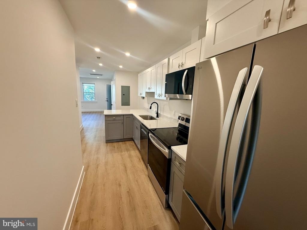 2920 8th Street Ne - Photo 8