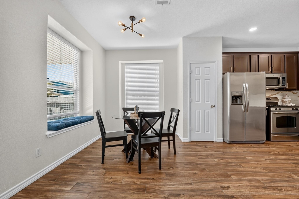 1703 Comfort Ln - Photo 9