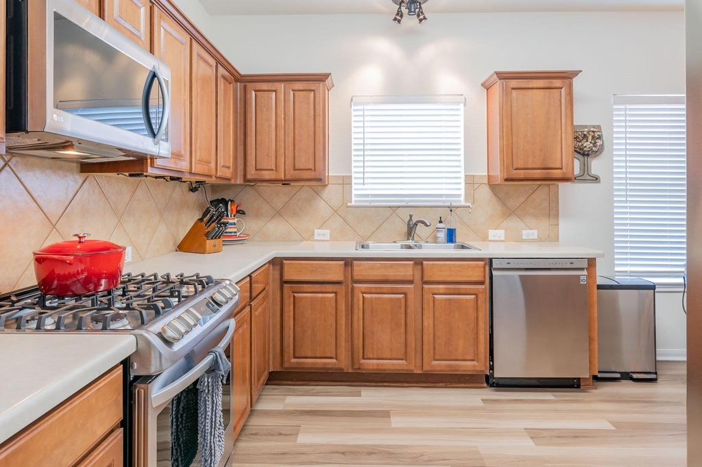 4004 Rocky Shore Ln - Photo 3