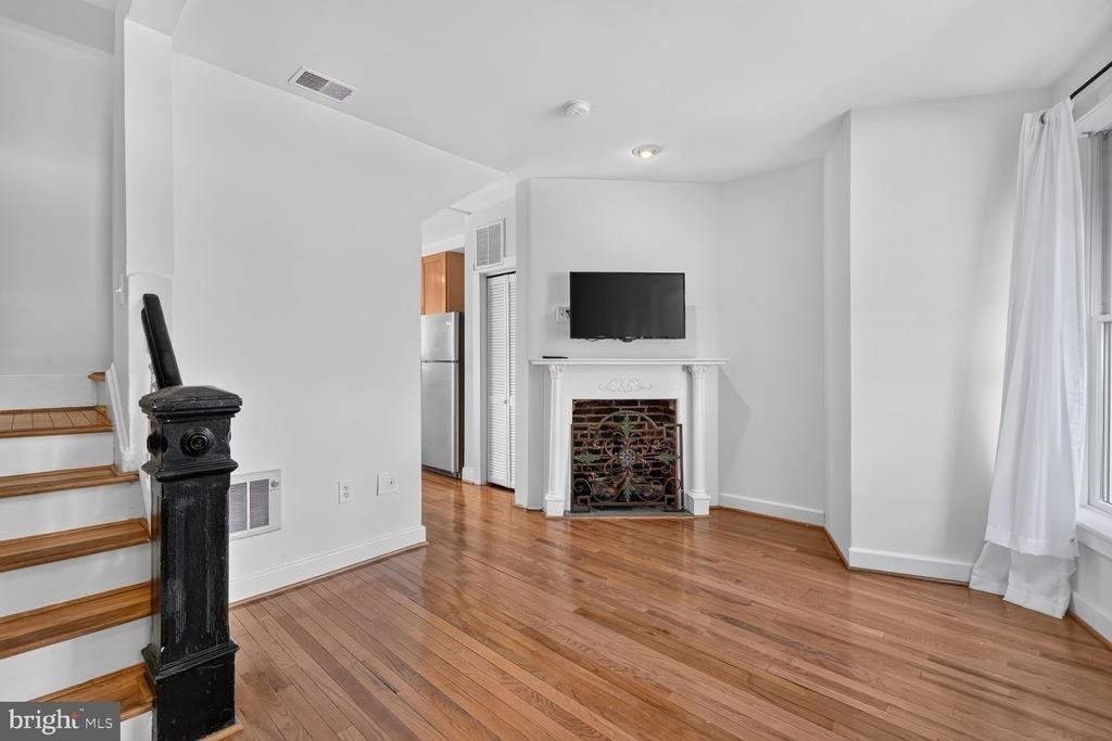 1702 Florida Avenue Nw - Photo 2
