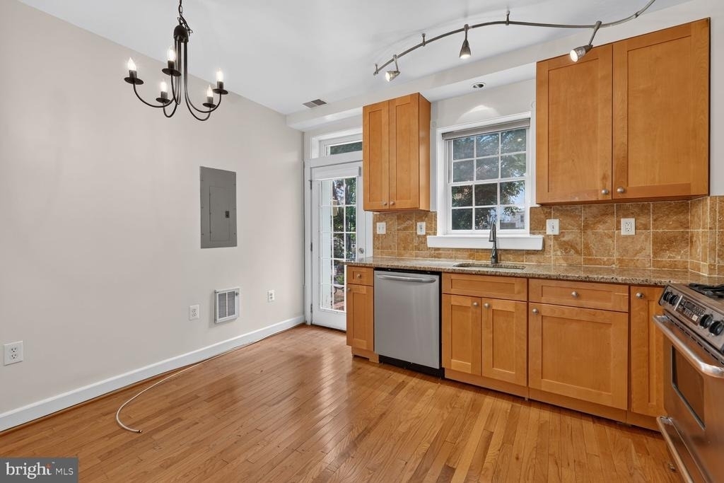 1702 Florida Avenue Nw - Photo 4