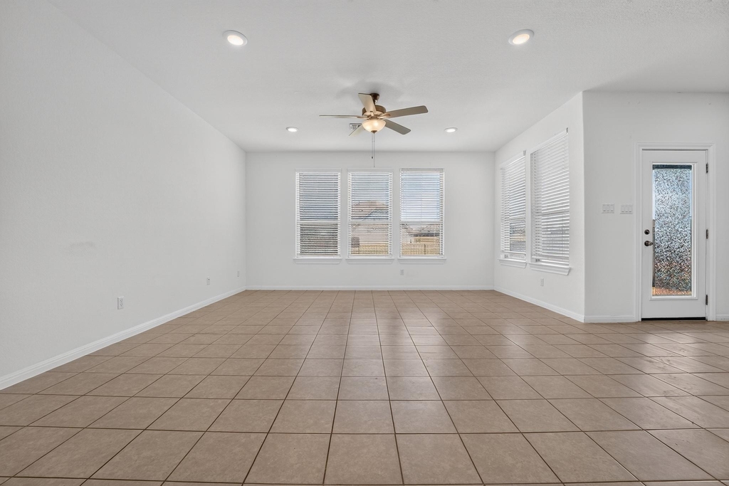 221 Sand Lily Ln - Photo 3