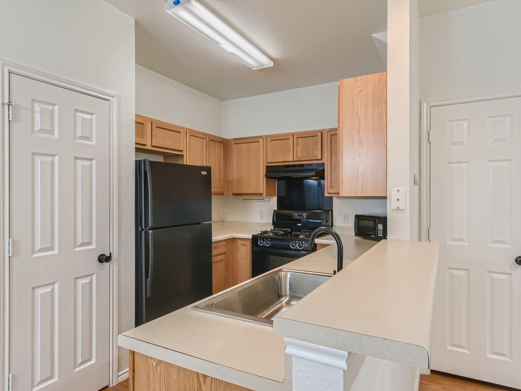 13913 Harris Ridge Blvd - Photo 7