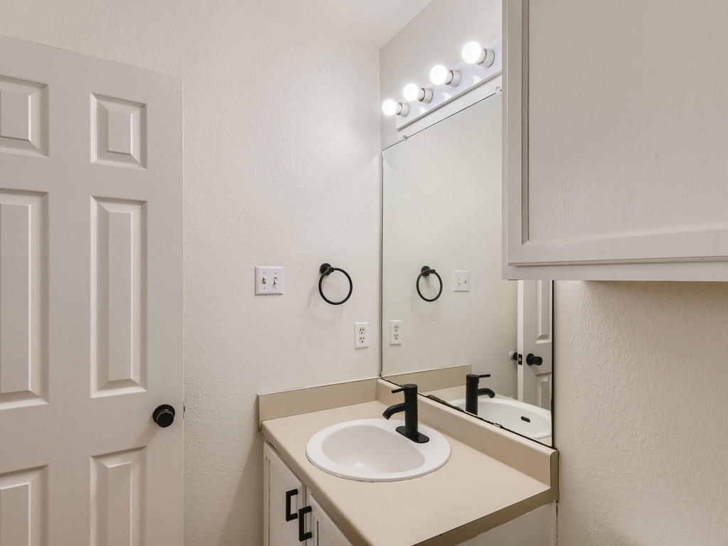 13913 Harris Ridge Blvd - Photo 14