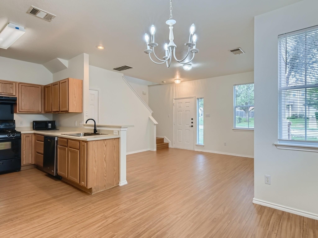 13913 Harris Ridge Blvd - Photo 6