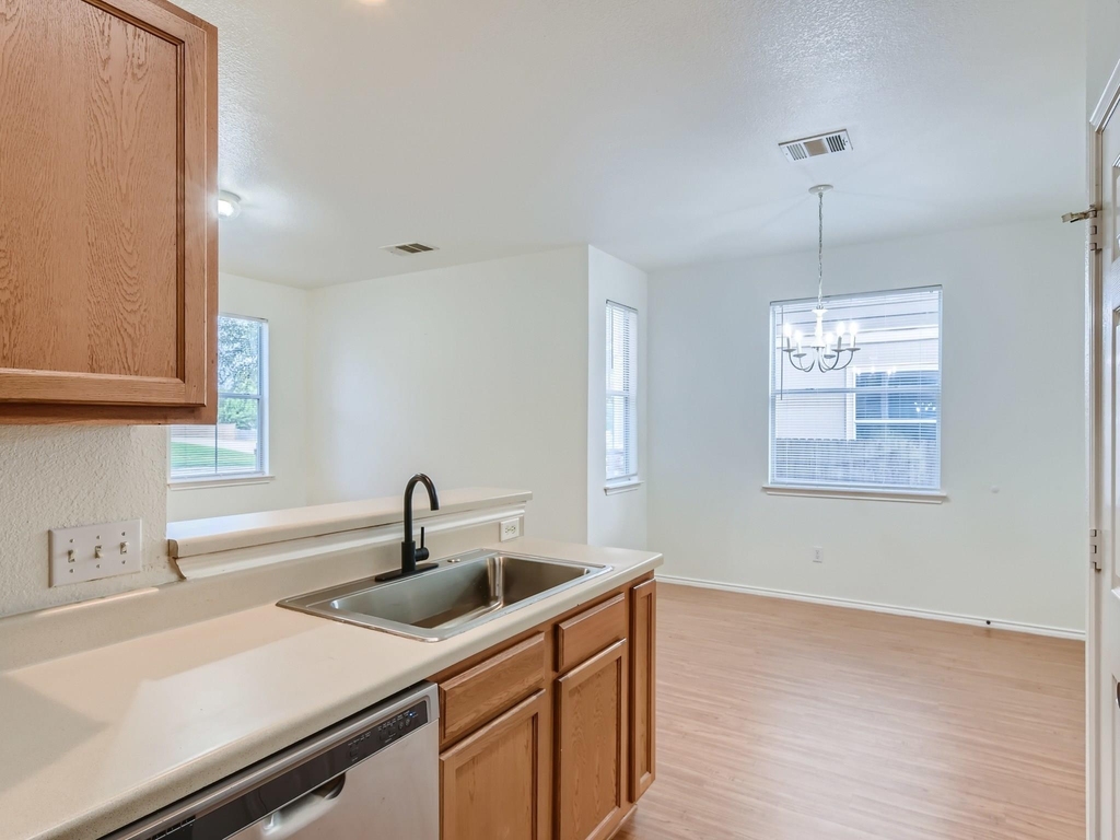 13913 Harris Ridge Blvd - Photo 9