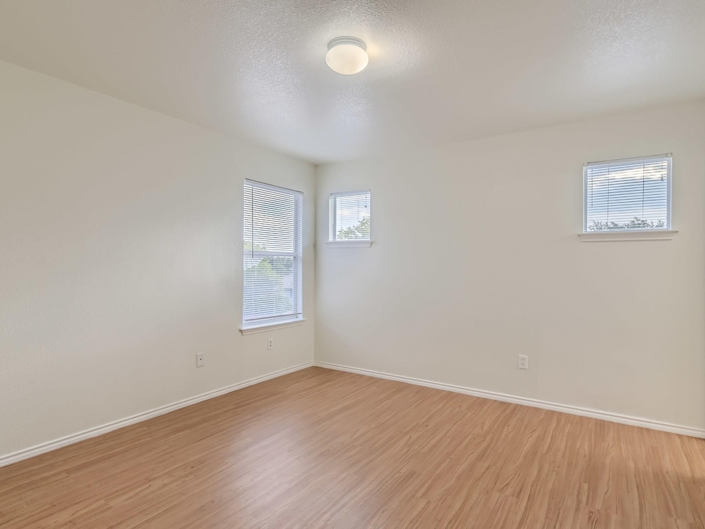 13913 Harris Ridge Blvd - Photo 11