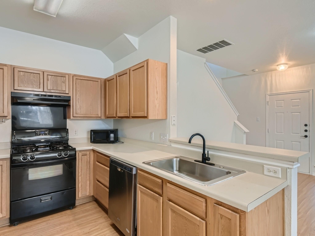 13913 Harris Ridge Blvd - Photo 8