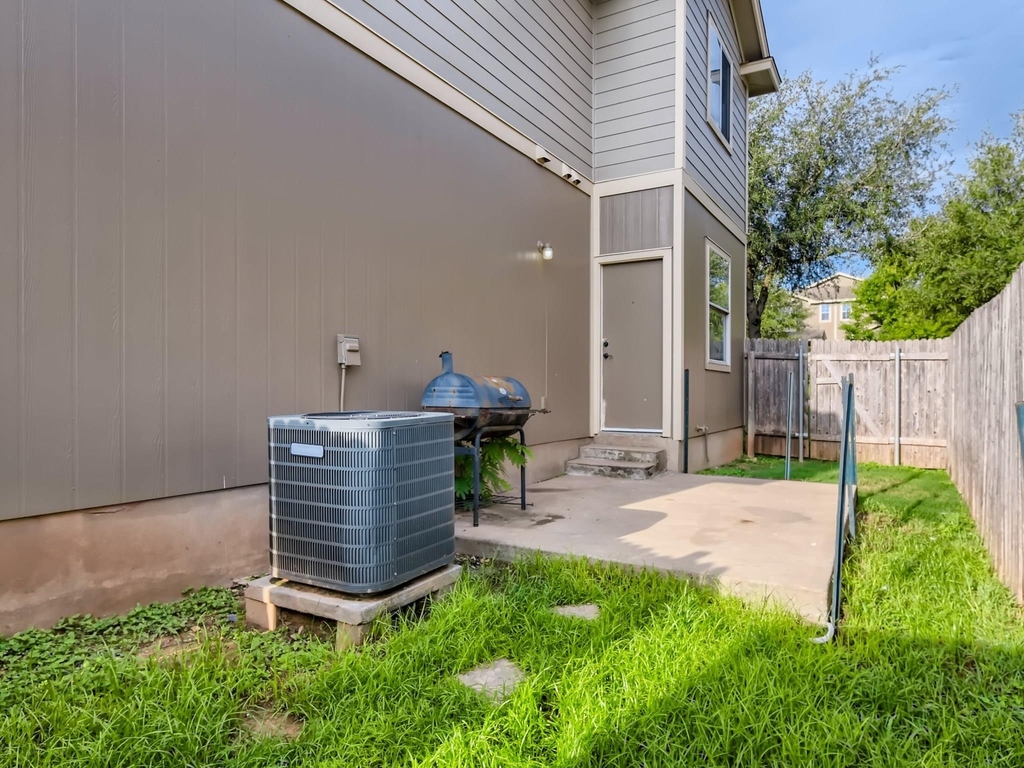 13913 Harris Ridge Blvd - Photo 23