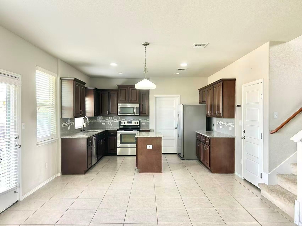 17612 Bridgefarmer Blvd - Photo 3
