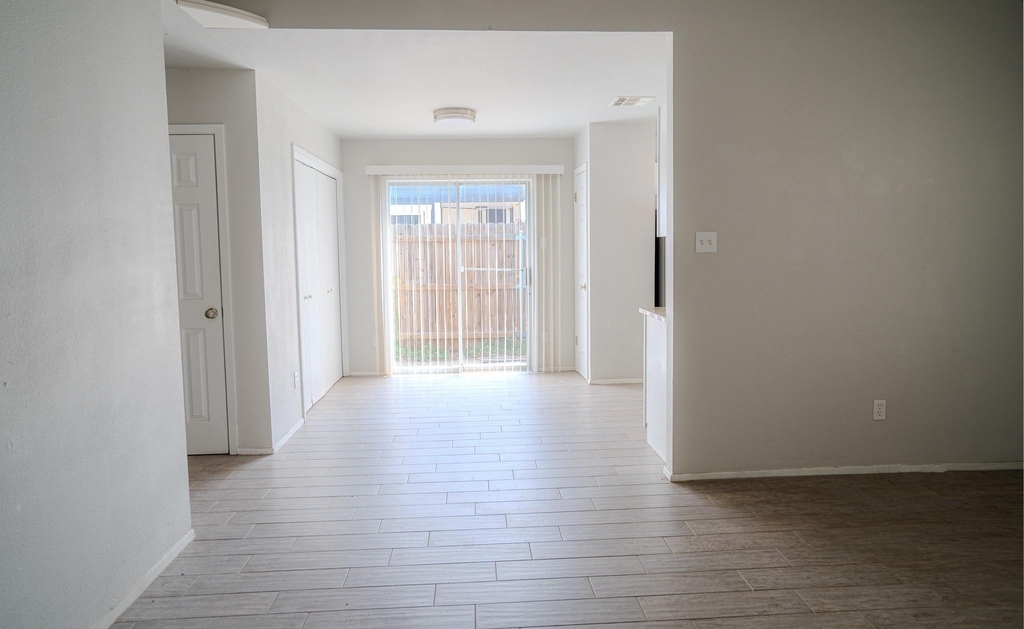 11906 Sunhillow Bnd - Photo 3